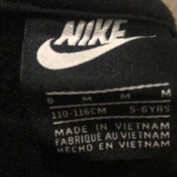 Girl’s Nike Hoodie - Picture 4 of 4